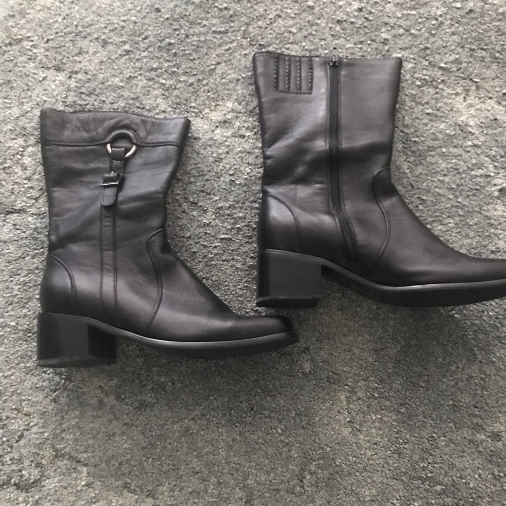 EUC Trivica Genuine Leather Ankle Length Boots